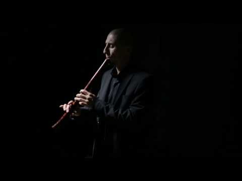 Rodrigo Rodríguez - Rodrigo Rodriguez - 尺八 Shakuhachi flute (A Winter Night) Classical Japanese music - HD