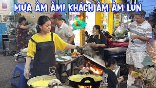 🟢Mưa ầm ầm! Bà con cũng kéo đến ăn bánh xèo ầm ầm quá đã