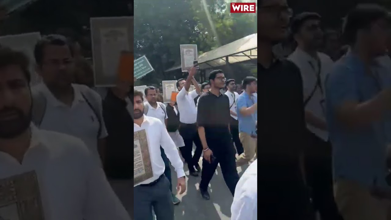 Lawyers from Supreme Court march to Jantar Mantar
