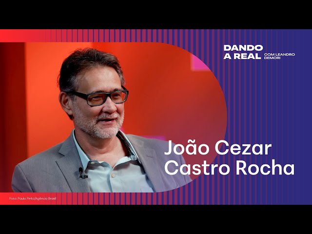 Dando a Real com Leandro Demori recebe o historiador e escritor João Cezar de Castro Rocha