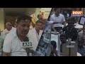 Amethi में Congress Workers का जवाब दे रहा धैर्य, हाथों में तख्ती लेकर धरने पर बैठे कार्यकर्ता  - 04:21 min - News - Video