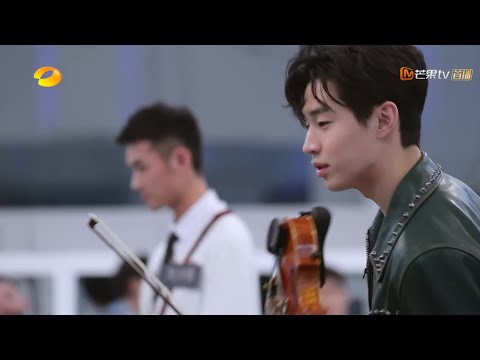 《声入人心》番外篇:陆宇鹏&刘宪华《Fly me to the moon》,听得廖老师一脸慈父微笑。 Super-Vocal【歌手官方音乐频道】