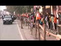 Varanasi में Ambulance को रास्ता देने के लिए PM Modi ने धीरे किया अपना काफिला  - 00:33 min - News - Video