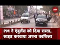 Varanasi में Ambulance को रास्ता देने के लिए PM Modi ने धीरे किया अपना काफिला