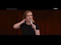 Hannah Einbinder owns the stage in first comedy special - 01:38 min - News - Video