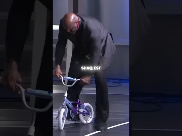 Shaq fait paraître tout minuscule 🤯...#nba #shaq