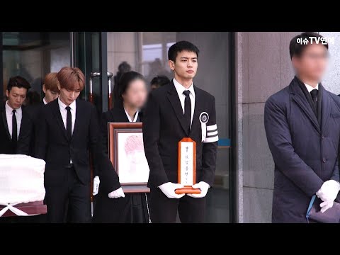 故 종현 발인…샤이니 멤버 '온유-키-민호-태민' 눈물 속 운구행렬