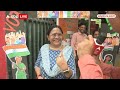 Noida की महिलाओं ने बता दिया किन मुद्दों पर कर रही हैं मतदान? | Phase2Voting  - 06:02 min - News - Video