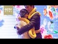 Horrifying wedding : Newlyweds exchange pythons at the ceremony