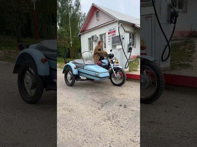 Осторожно, девушка заправляет Иж!