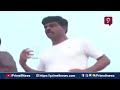 బాడీగార్డ్స్ తో జాగింగ్ చేస్తున్న గోరంట్ల మాధవ్..విచిత్రంగా చూస్తున్న వాహనదారులు | Gotantla Madav  - 00:59 min - News - Video