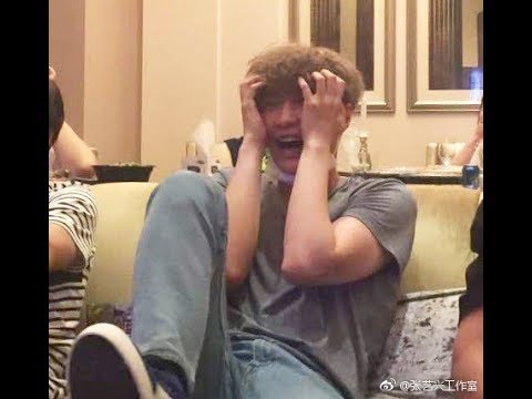 EXO - Yixing VS Chickens and Pigeons (Go Fighting)