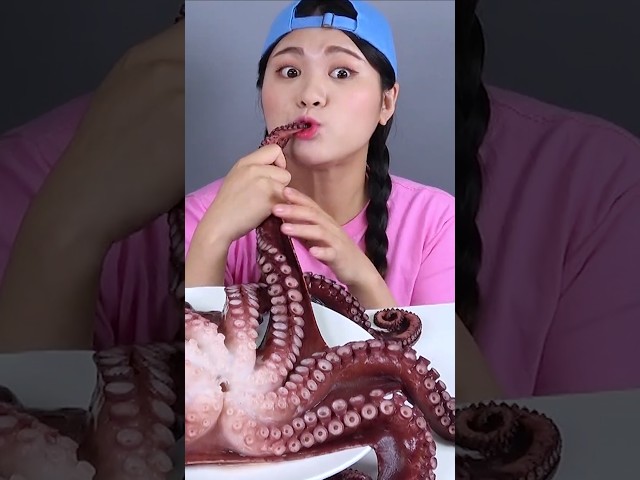 Giant Octopus Mukbnag 🐙 #shorts