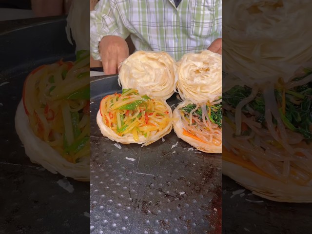 Chinese burger Stir-fried shredded potatoes and bean sprouts