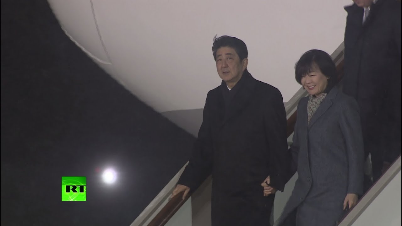 Премьер-министр Японии Синдзо Абэ прибыл в Москву