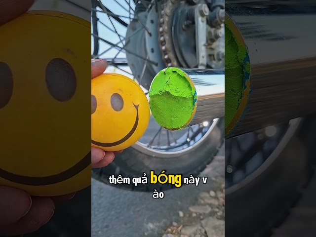 Anh ấy đã đặt một viên bi sơn vào bên trong bộ giảm thanh của xe máy.