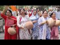Delhi Water Crisis: पानी के मुद्दे पर BJP का प्रदर्शन, AAP का पलटवार | Delhi | Haryana | Atishi  - 02:11 min - News - Video