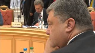 В. Путин к Порошенко : Вот Пётр Алексеевич, я вижу, он не согласен со мной