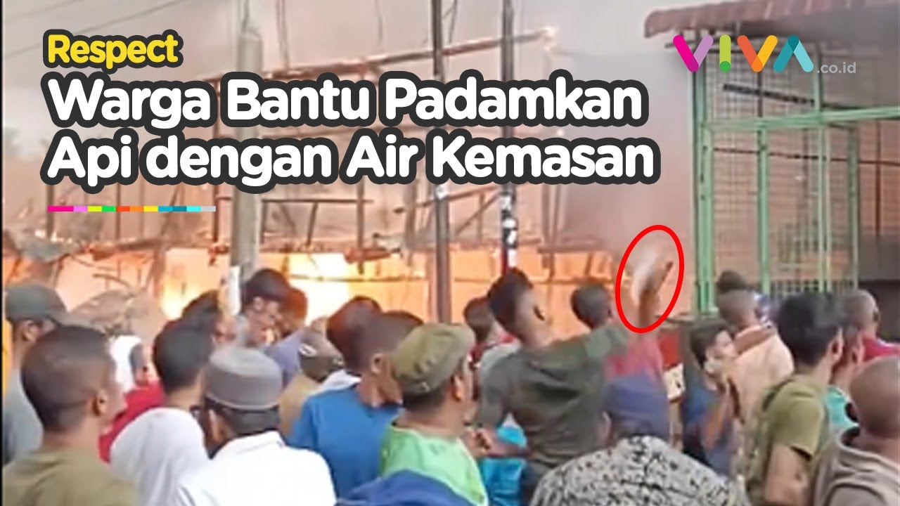 Yang Penting Yakin! Momen Warga Padamkan Kebakaran dengan Air Kemasan
