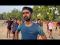 Bihar में मतदान को लेकर युवाओं में क्यों नहीं हैं उत्साह, Manish Kumar की Ground Report  - 06:33 min - News - Video