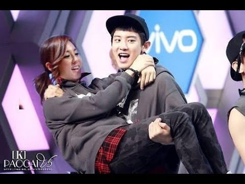 EXO show their love to 2NE1