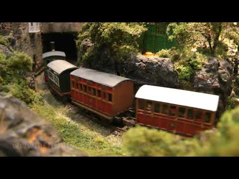 Modellbahn Spur N mit englischen Zügen und Dampfloks: Modelleisenbahn von David und John Riddle