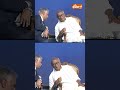 जब अचानक #digvijaysingh को लेने मंच से नीचे उतरे #jyotiradityascindia #viralvideo #indiatv - 00:57 min - News - Video