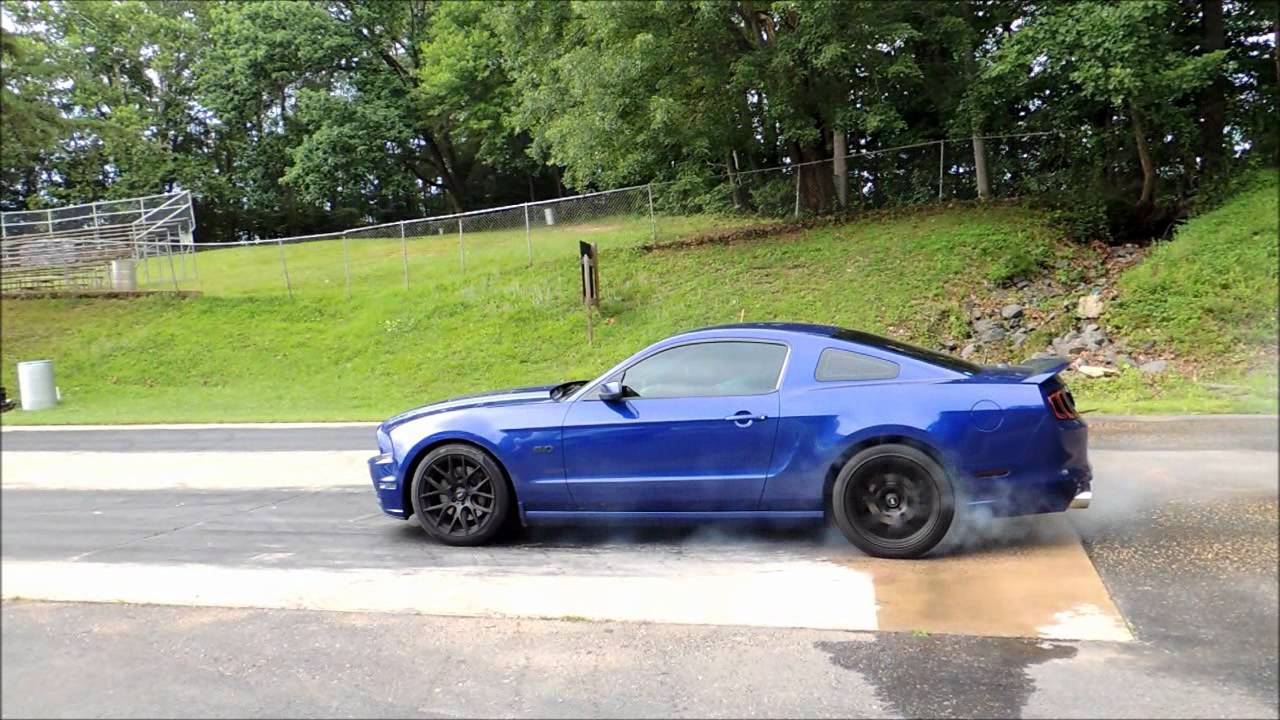 2013 Ford mustang gt burnout #7