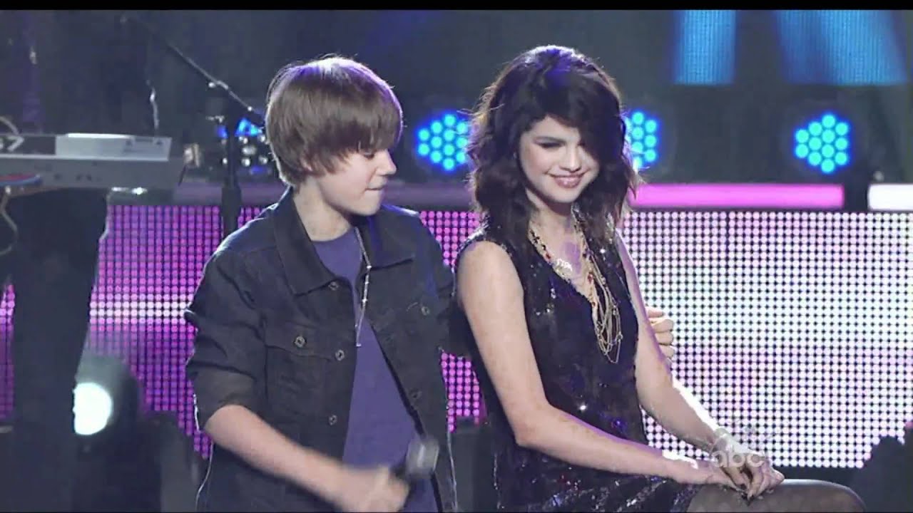 Justin Bieber Singing To Selena Gomez On Stage One Less Lonely Girl [hd 1080p] Youtube