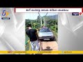 Tourists drive car on Karnataka’s suspension bridge 