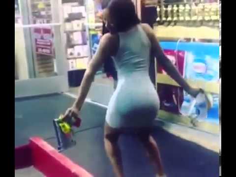 Draya Michele Twerking Outside of Store - YouTube