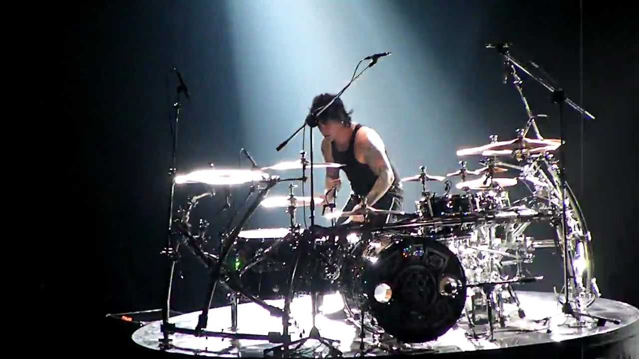 Mana Alex Gonzalez drum solo Drama y Luz 2011 - YouTube