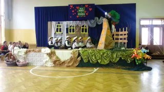 występ uczniów klasy II na Dzień Babci i Dziadka 2016