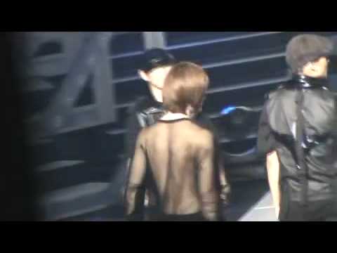 Onew imitates Jonghyun's