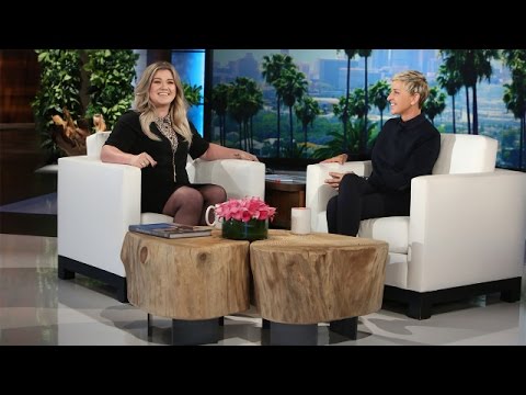 Kelly Clarkson Plays 'Celebrity Confessions'