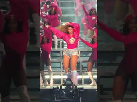 Beyoncé Swagsurf, Diva, Everybody Mad Live at Coachella