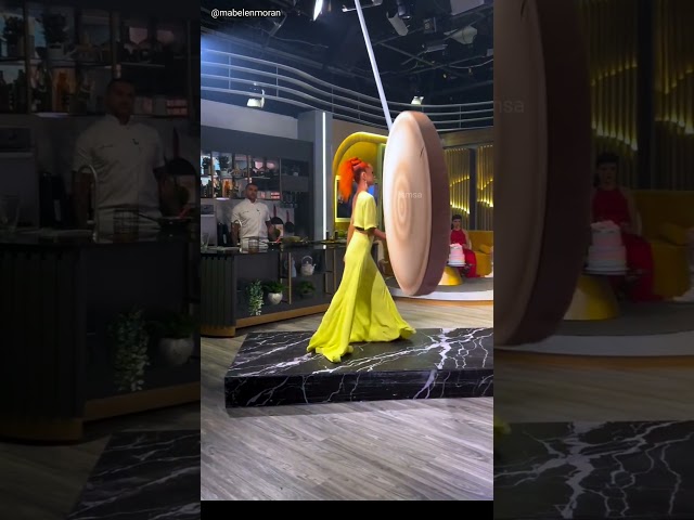 Designer outfits ka glamorous catwalk ramp par! ( 🎥 @mabelenmoran )