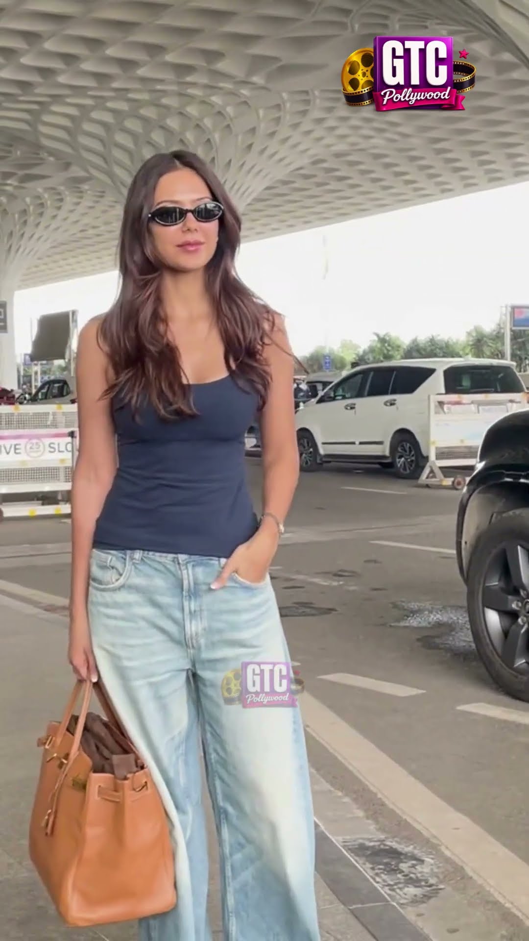 Sonam Bajwa ਹੋਈ Airport ਤੇ Spotted... | GTC Pollywood