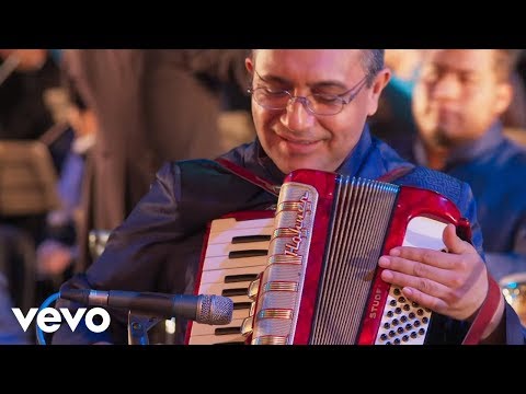 Los Ángeles Azules - Amigos Nada Más ft. Pepe Aguilar (De Plaza En Plaza)