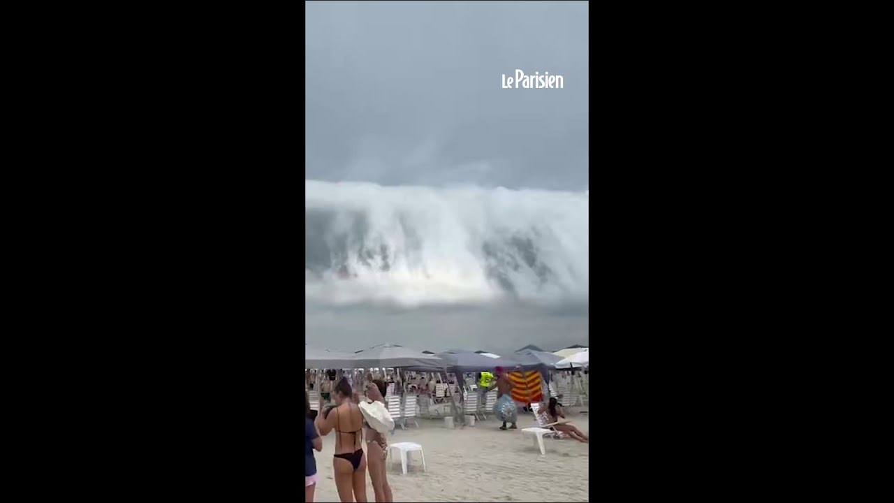 Un « tsunami » de nuages sur une plage au Brésil