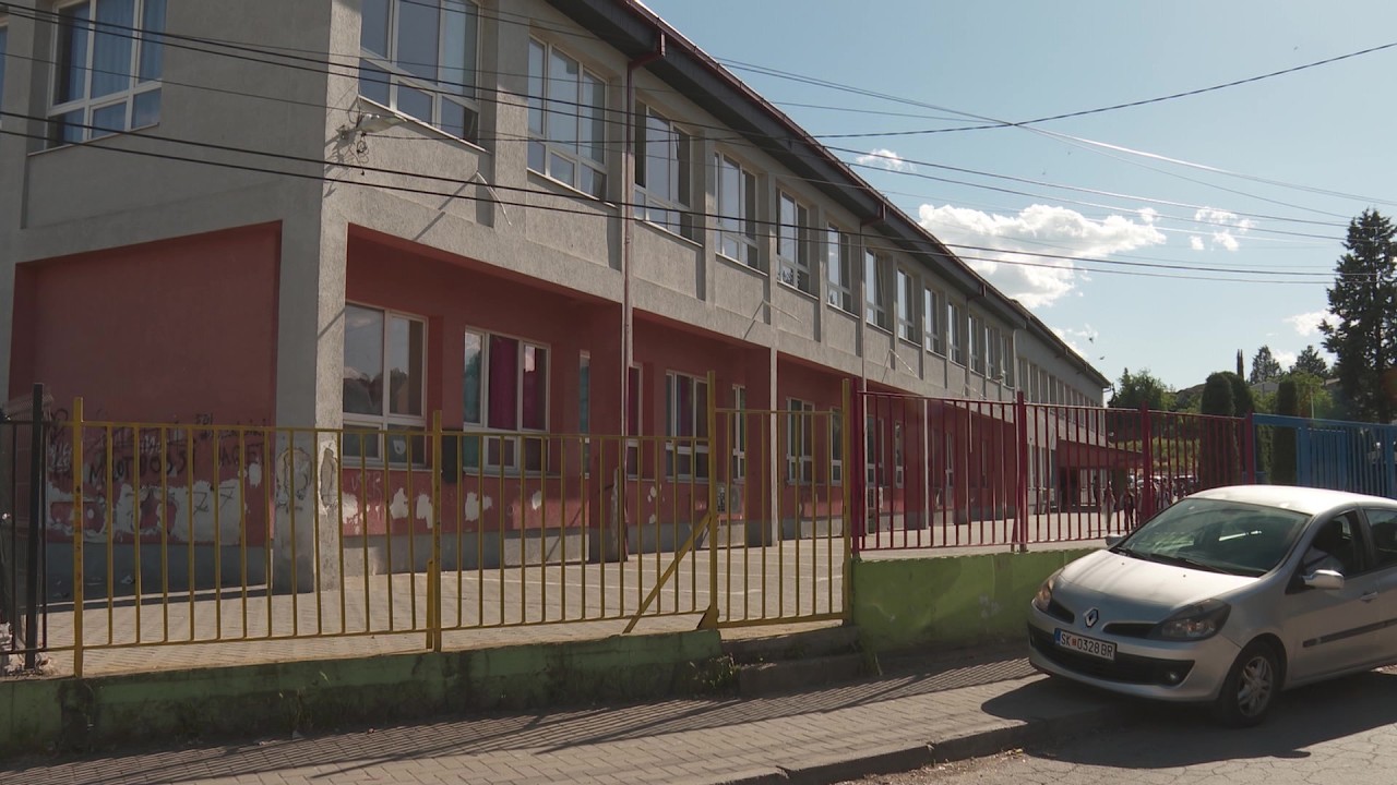 Стабилна е состојбата на повредениот 14- годишник, кој беше прободен со нож во училиште во Ченто