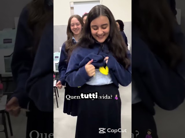 Chi è davvero incinta nella classe? Scopri la sorpresa! #shorts #school #scuola