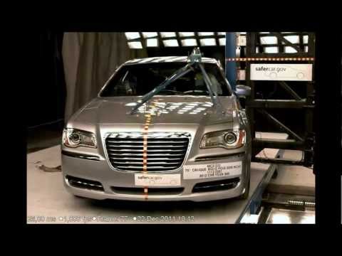 Видео краш-теста Chrysler 300 с 2011 года