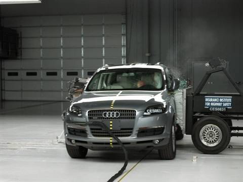 Видео краш-теста Audi Q7 2006 - 2009
