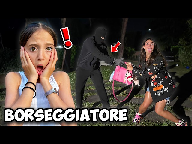 UN BORSEGGIATORE ENTRA IN CASA NOSTRA E RUBA LA BORSA DI MAMMAGIULIA E LEI CADE A TERRA ALLE 3:00!