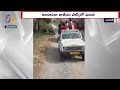 Tourists injured as rhinoceroses attack safari jeep in Jaldapara National Park, viral video