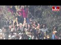భారీ సెక్యూరిటీ మధ్య బైలెల్లిన సమ్మక్క | Sammakka Yatra Begins From Chilakalagutta | hmtv  - 10:55 min - News - Video