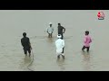 Gujrat Rainfall: बनासकांठा जिले में लगातार बारिश की वजह से खेतों में पानी भरा | Aaj Tak | Weather  - 02:33 min - News - Video