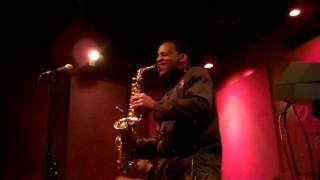 Jackiem Joyner performs I Smile live at Spaghettinis