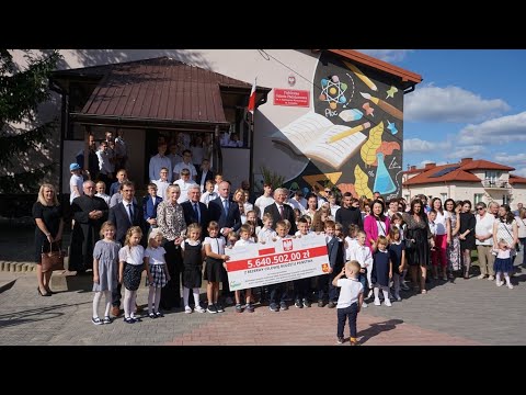 Rozpoczęcie roku szkolnego 2023/2024 w Szkole Podstawowej w Jeziorze. Historyczne dofinansowanie.